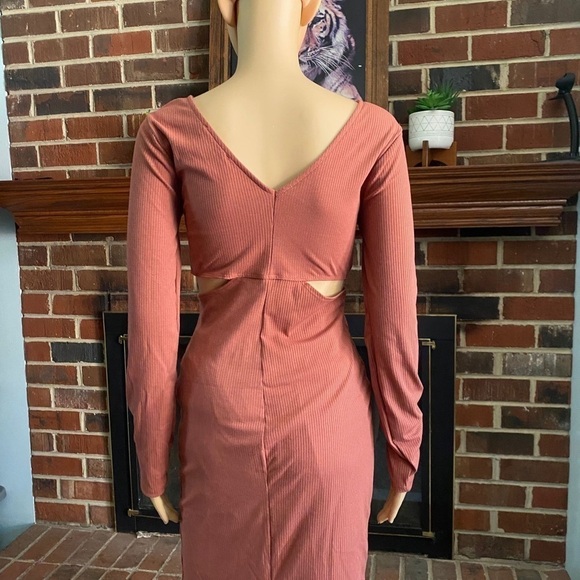 Women’s Lush V-Neck O-Ring Cutout Midi Dress Mahogany Size M new without tag - Picture 16 of 16